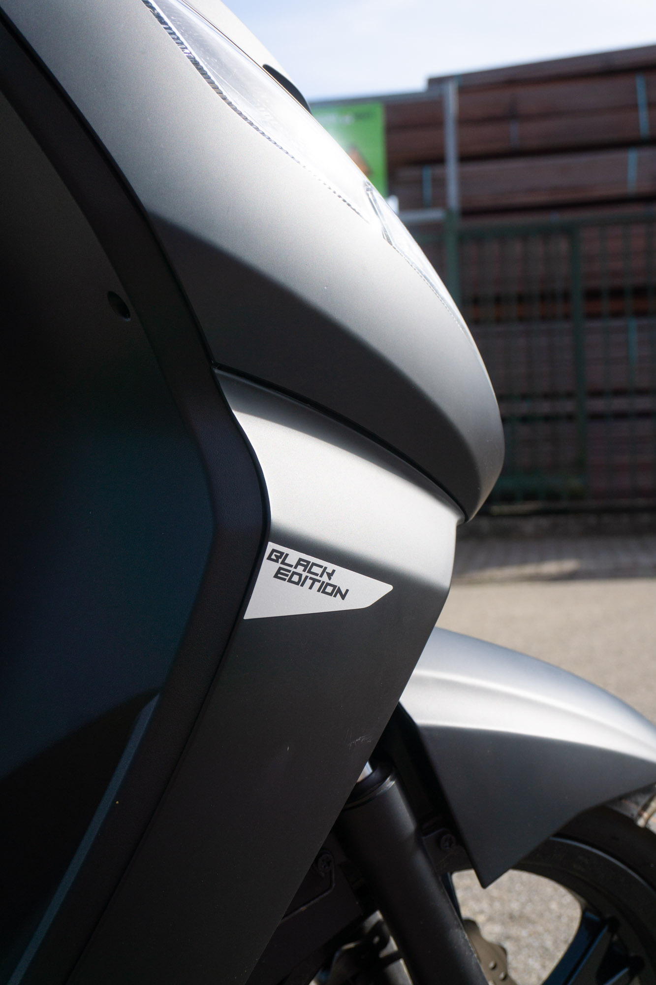 Peugeot Kisbee Black Edition 25km/u - 2024