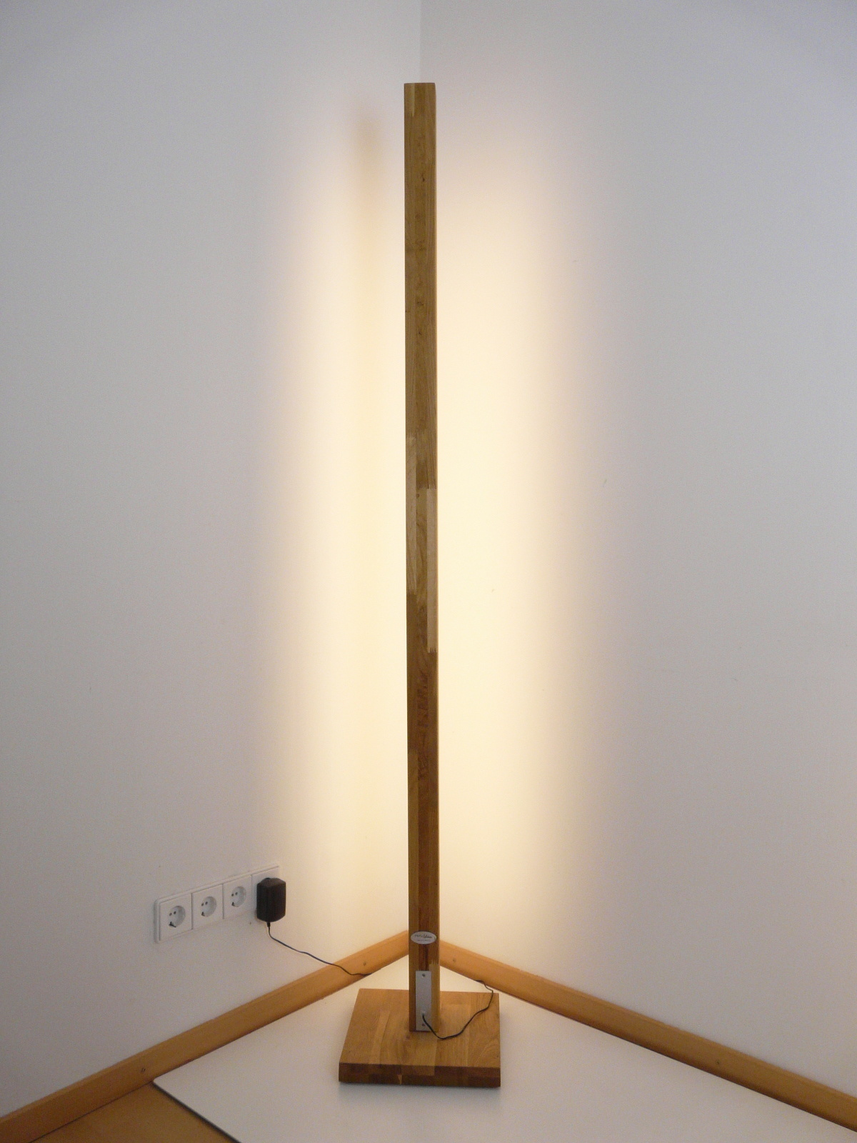 Stehlampe aus Holz in Eiche - Luxina Licht - Luxina Licht