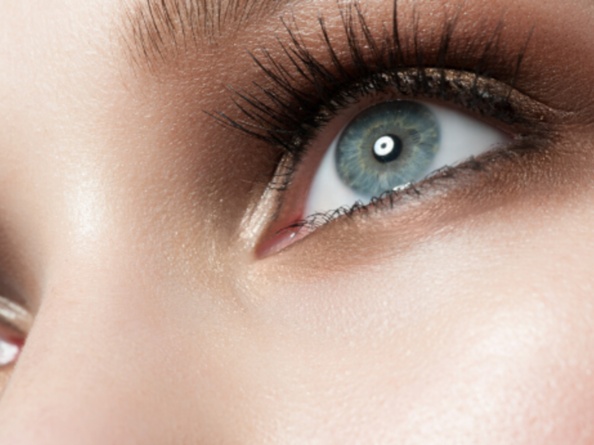 Wat te doen tegen droge ogen? Apotheek en huid