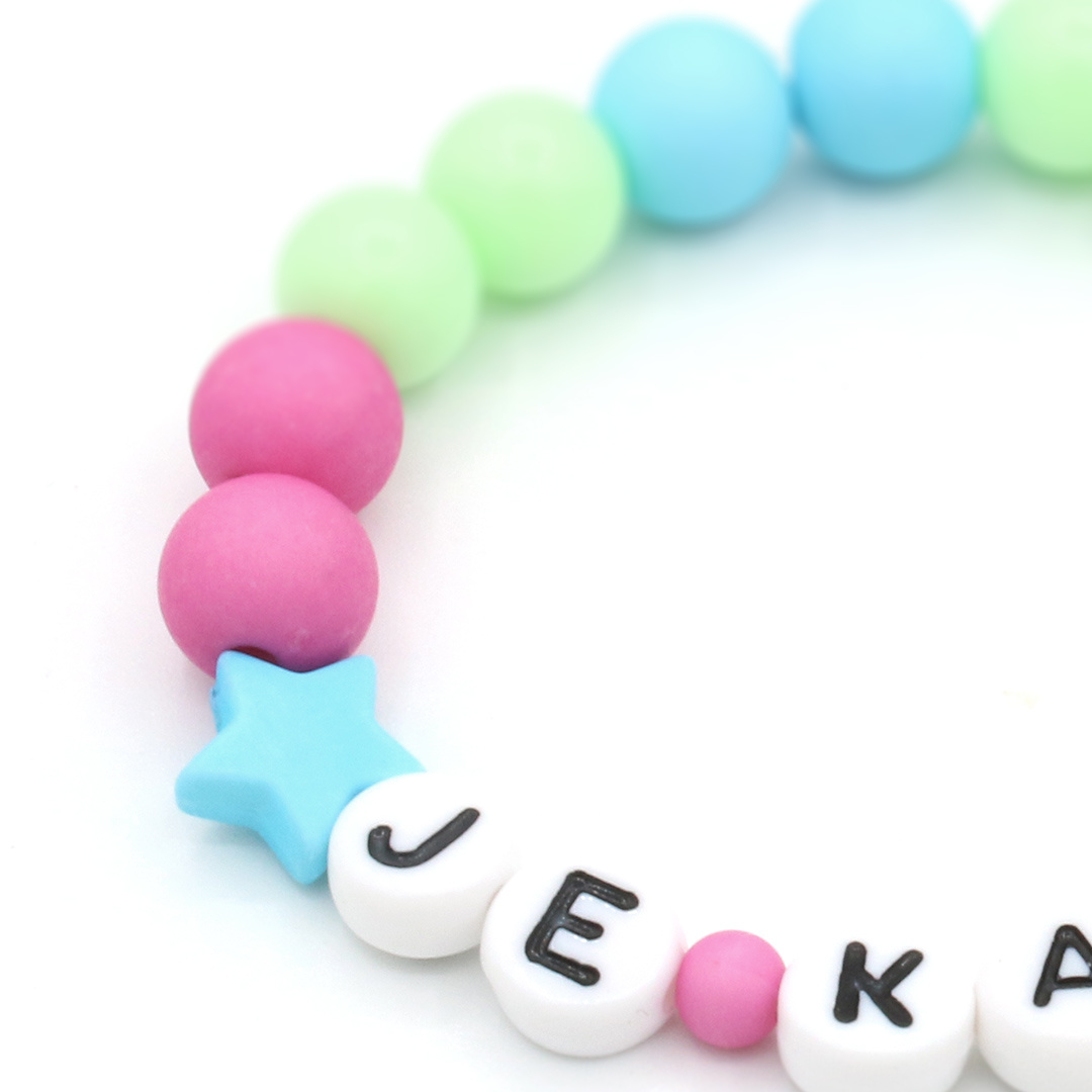 Kralen armband met tekst-je kan het!