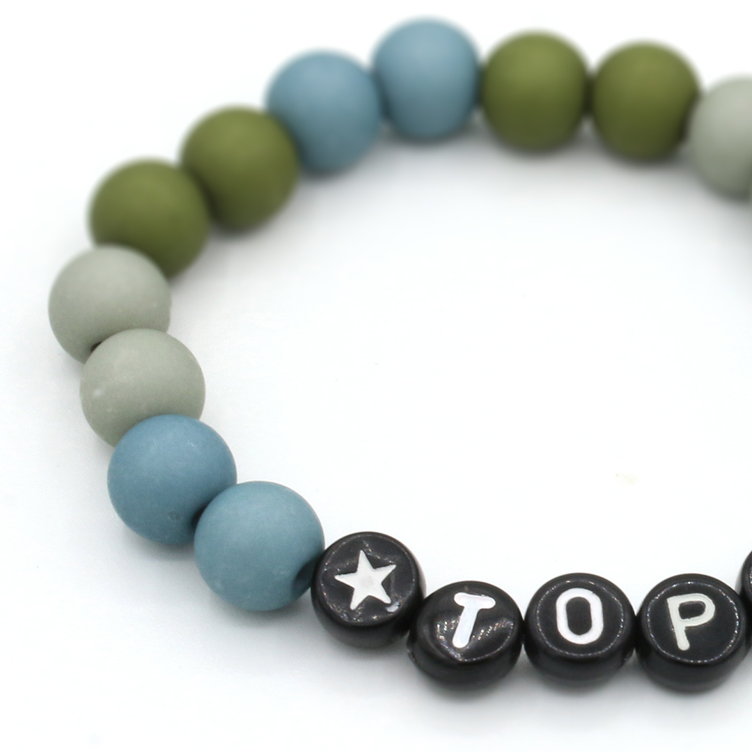 Kinderarmband met tekst-topper