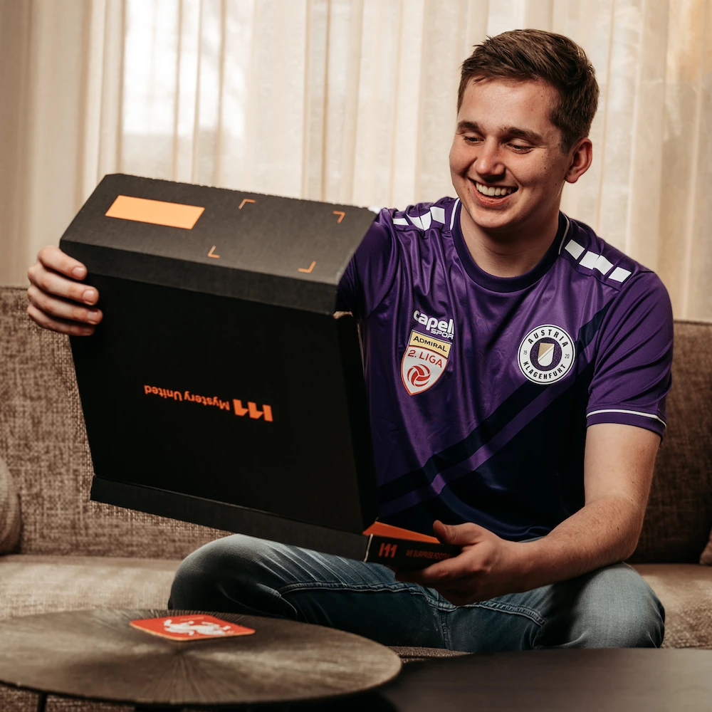 mystery united Mystery Box - maat 152/158 - Mystery United - Voetbalshirts -