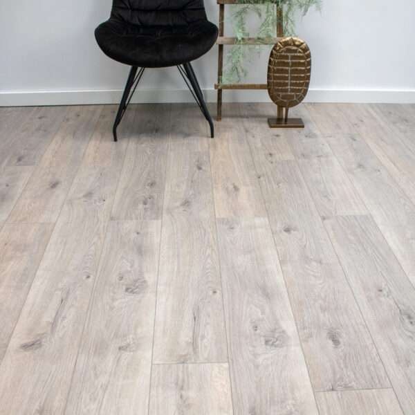 All-in Laminaat. Kronotex 7mm plank 2833 Nairobi Eiken