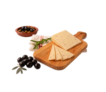 Spaanse schapenkaas met zwarte olijven