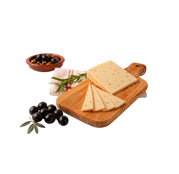 Spaanse schapenkaas met zwarte olijven