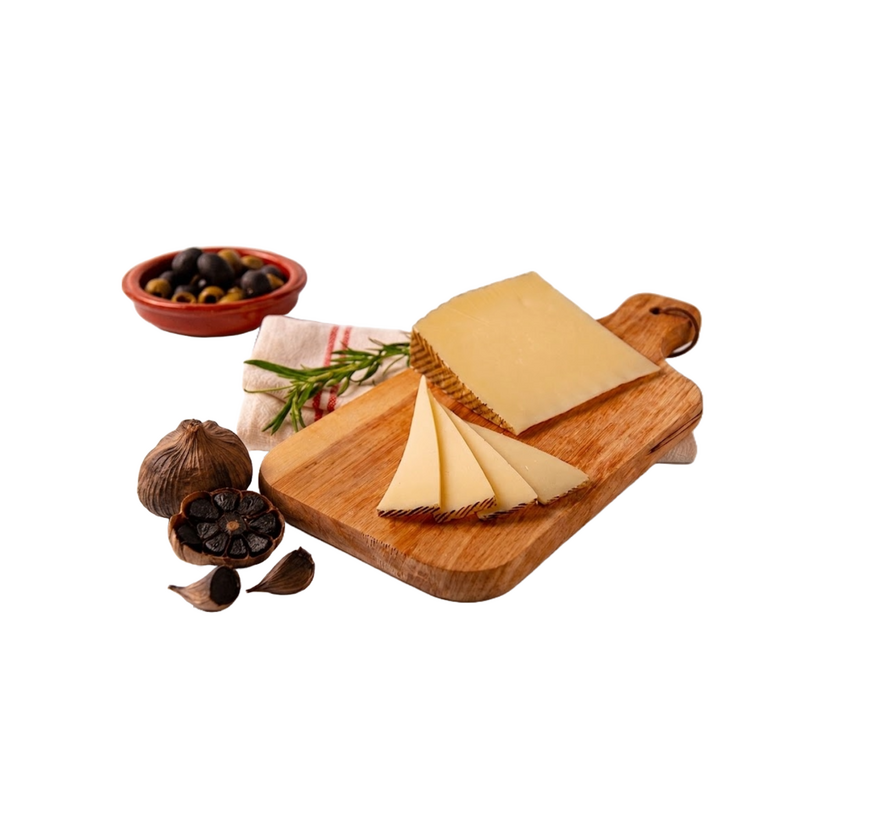 Spaanse schapenkaas met zwarte knoflook