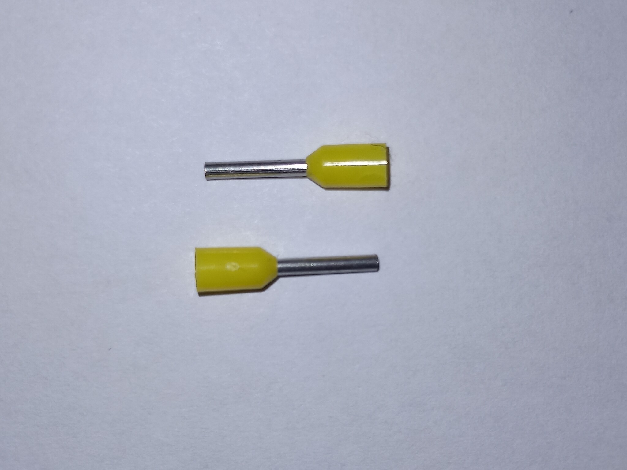 E0508 Adereindhulzen Diameter 0,5mm AWG 22 Geel