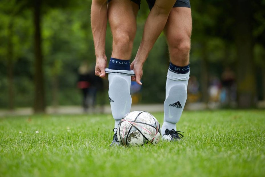 Hockey- oder Fußballspieler? Hier sind einige gute Gründe, um Kompressionssocken unter Ihren Schienbeinschonern zu tragen!
