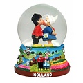 TTD Gifts Snow globe with kissing couple medium size