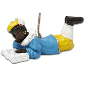 Typisch Hollands Zwarte Piet reads book