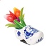 Heinen Delfts blauw Magneet klomp met tulpenboeketje