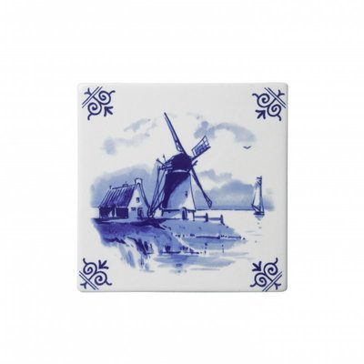 Heinen Delfts blauw Delft blue tile with a landscape and a windmill.
