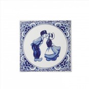 Heinen Delftware Delfter blaue Fliese mit einem Paar Küssen.