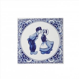 Heinen Delftware Delfter blaue Fliese mit einem Paar Küssen.