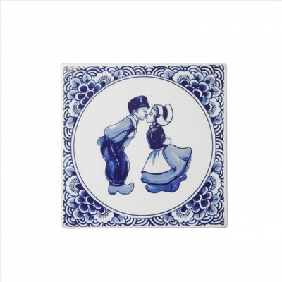 Heinen Delftware Delfter blaue Fliese mit einem Paar Küssen.