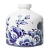 Heinen Delftware Vaas rond bloemdecoratie.