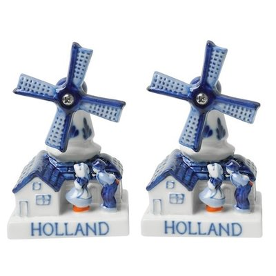 Typisch Hollands Kissing couple - Mills Salt and Pepper Shakers