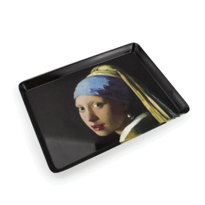 Typisch Hollands Tablett des Mädchens mit einem Perlenohrring von Vermeer