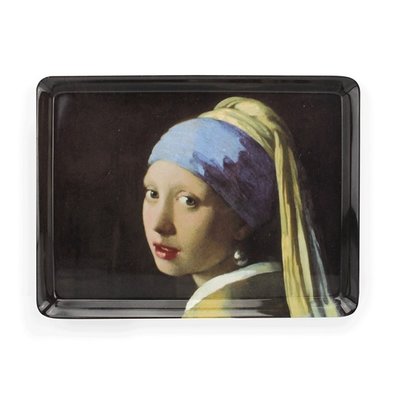 Typisch Hollands Tablett des Mädchens mit einem Perlenohrring von Vermeer