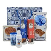 van Meers Typical Dutch delicacies - in goodie bag - Delft blue