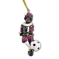 Typisch Hollands Schwarzer Piet mit einem Fußball