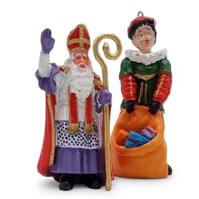 Typisch Hollands Sinterklaas and Piet with soot wipes