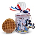 typisch-hollands-geschenkpakket Stroopwafels in einer original holländischen, verzierten Dose – mit Schlüsselanhänger