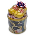 typisch-hollands-geschenkpakket Stroopwafels gift set - with Wooden clogs Yellow