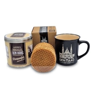 Typisch Hollands Geschenkset Den Haag Becher und Dose Stroopwafels – Nostalgie