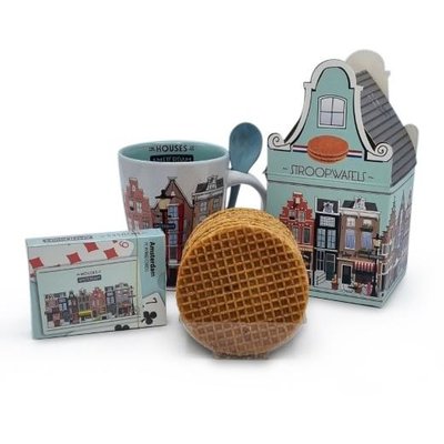 Typisch Hollands Gift set Mug and Stroopwafels - (gabled houses) with FREE playing cards