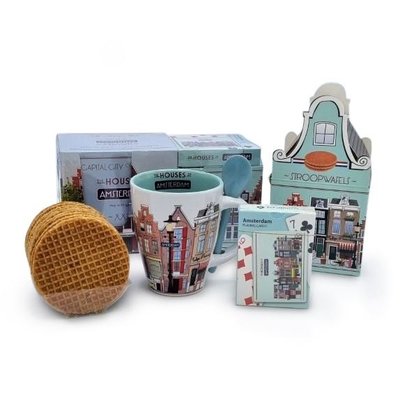 Typisch Hollands Gift set Mug and Stroopwafels - (gabled houses) with FREE playing cards