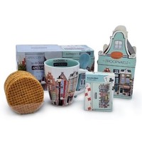 Typisch Hollands Cadeauset Mok en Stroopwafels - (gevelhuizen) met GRATIS speelkaarten