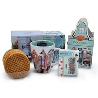Typisch Hollands Gift set Mug and Stroopwafels - (facade houses) with FREE playing cards