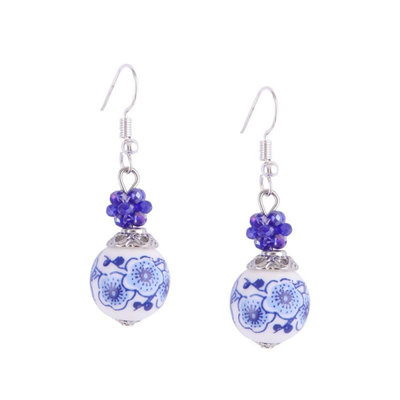 Heinen Delfts blauw Earrings flower and blue bead