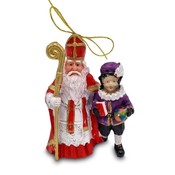 Typisch Hollands Sinterklaas und Piet stehen mit Ruß.