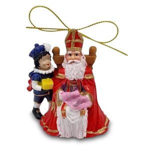 Typisch Hollands Sint und Piet (mit Rußflecken) bei einem Hausbesuch