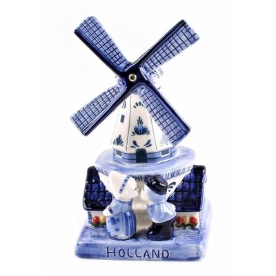 Typisch Hollands Delfter Blaue Windmühle mit küssenden Paar