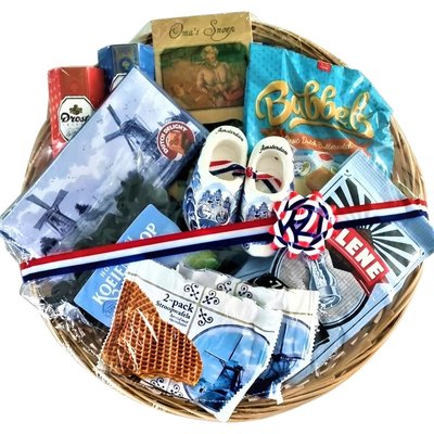 typisch-hollands-geschenkpakket Typical Dutch delicacies basket