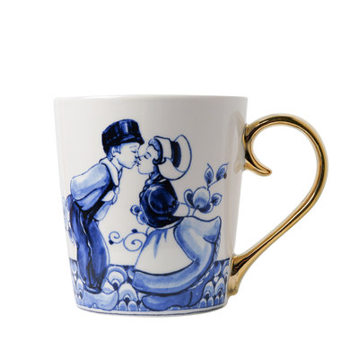 Typisch Hollands Delft blue - Luxury mug - with golden ear. kissing couple