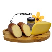 Typisch Hollands Kaas - delicatessenpakket pakket op Houten kaapalet