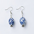 Heinen Delfts blauw Delfter Blau Ohrringe – Blumenmotiv und silberfarbene Kappe