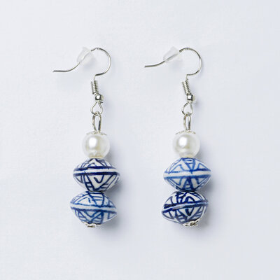 Heinen Delfts blauw Delft Blue Earrings - Flat Beads and White Pearl
