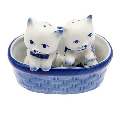 Heinen Delftware Salt and Pepper kittens in Basket Blue