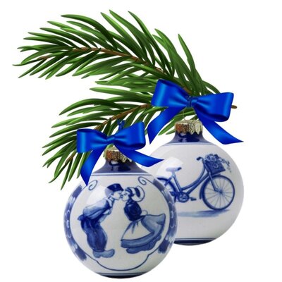 Heinen Delfts blauw Set mit 2 Delfter-blauen, dekorierten Weihnachtskugeln (7 cm): Küssendes Paar und Fahrrad