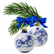 Heinen Delfts blauw Set mit 2 Delfter-blauen, dekorierten Weihnachtskugeln, 7 cm, Motiv: Blüte und Fahrrad