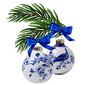 Heinen Delfts blauw Set mit 2 Delfter-blauen, dekorierten Weihnachtskugeln, 7 cm, Blüte und Pfau