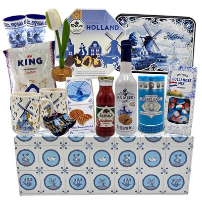 www.typisch-hollands-geschenkpakket.nl Delft blue gift package - treats and 2 mugs