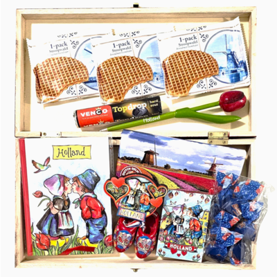 www.typisch-hollands-geschenkpakket.nl Gift box - Holland gifts - theme Holland kissing couple