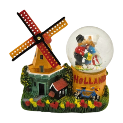 Typisch Hollands Sneeuwbol - molen - met Kuspaar Holland