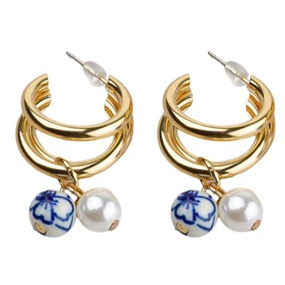 Heinen Delfts blauw Earrings with charm - beads and pearls